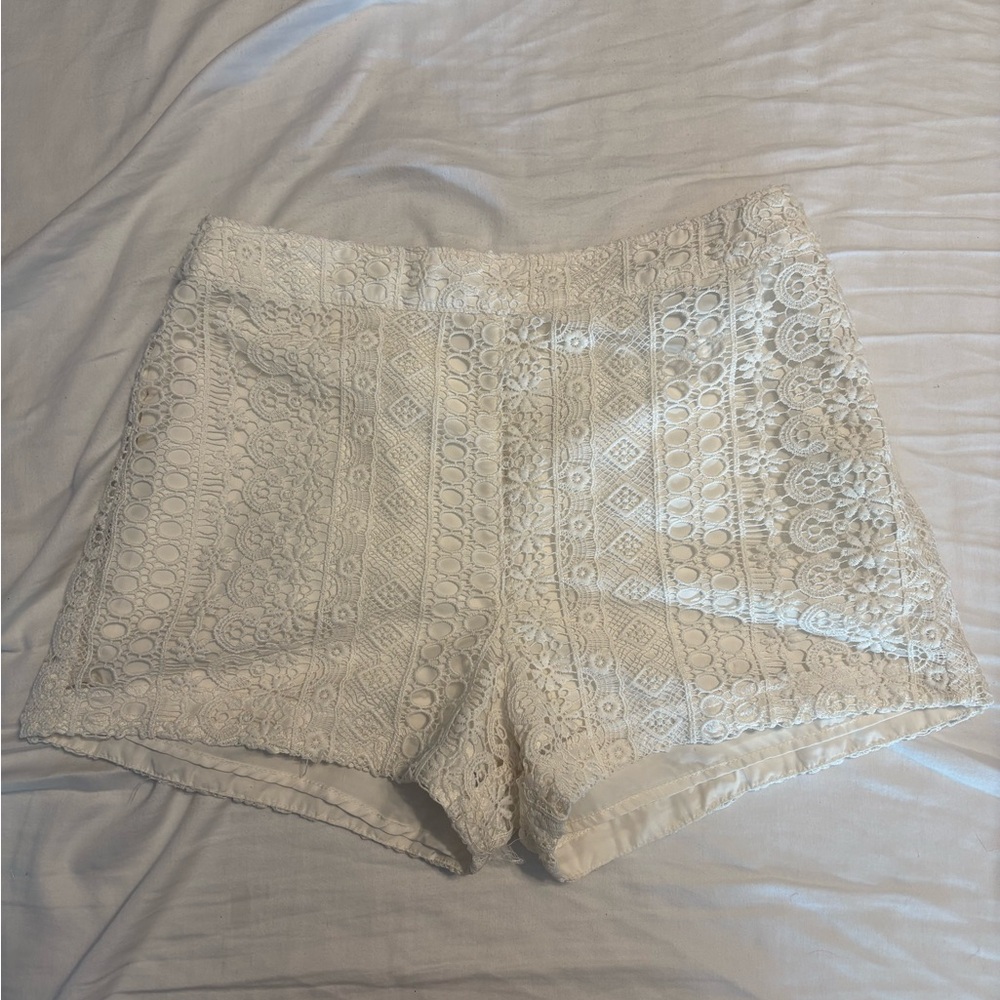 Hollister Women's High Waist Lace Shorts in Cream